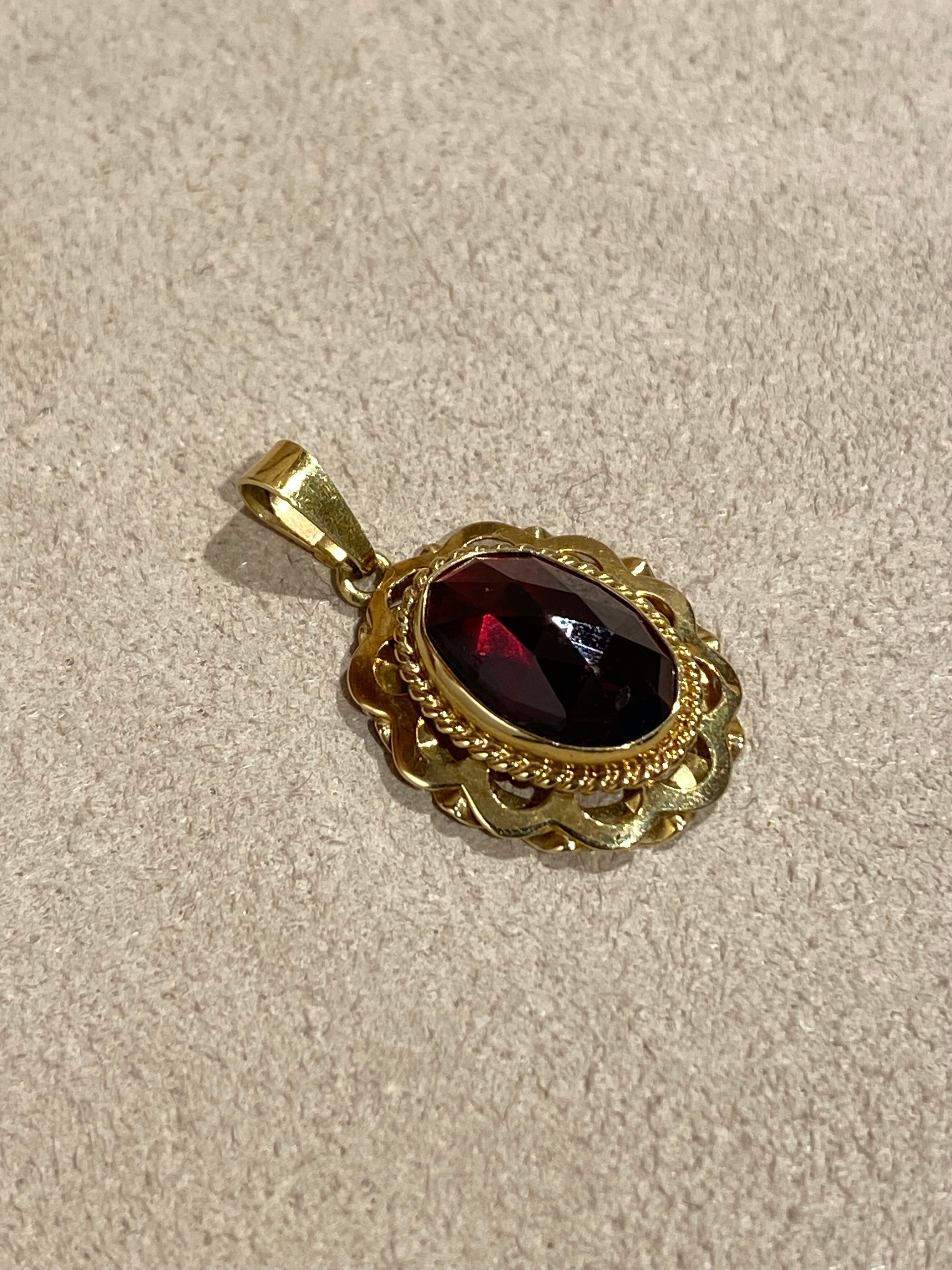 Vintage Granaat Hanger