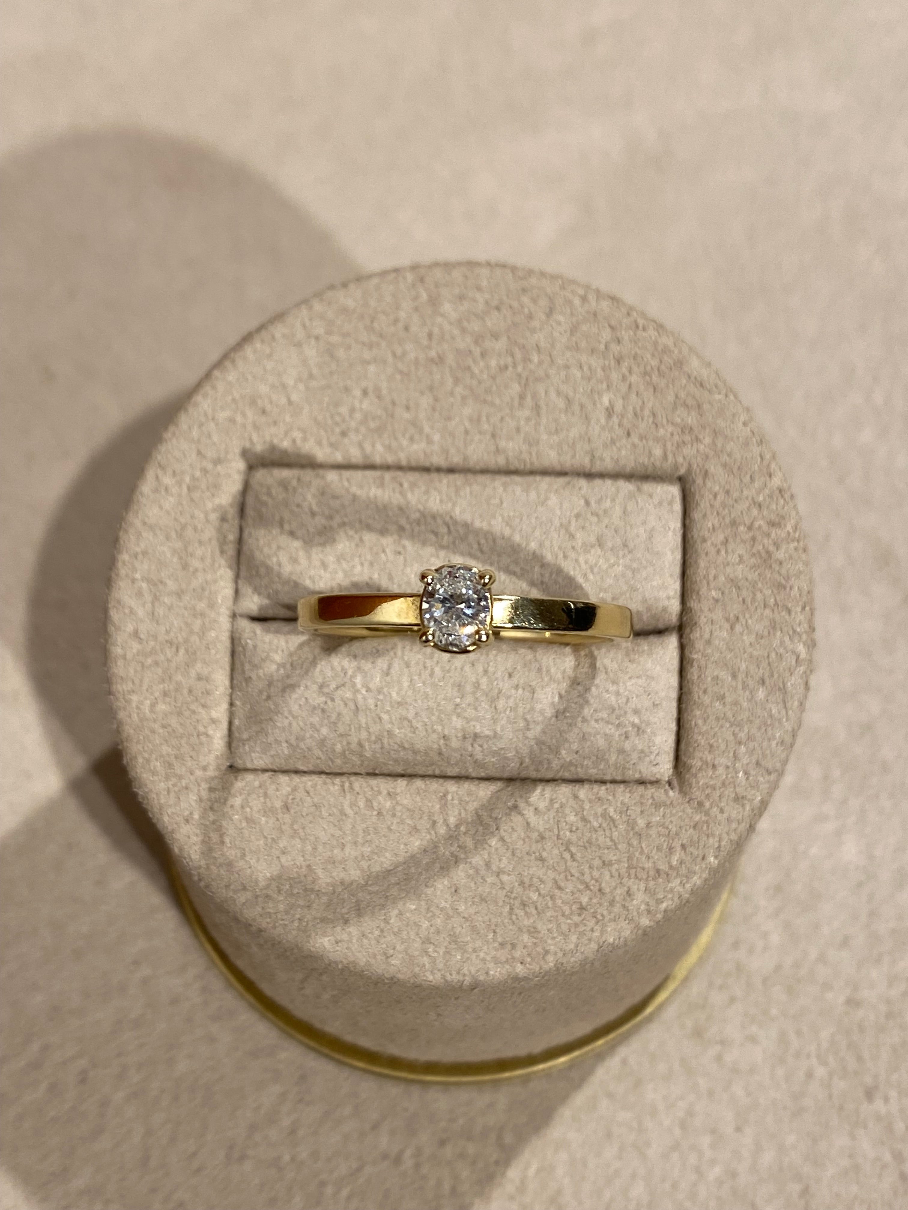 Ovaal Witte Diamant Solitair