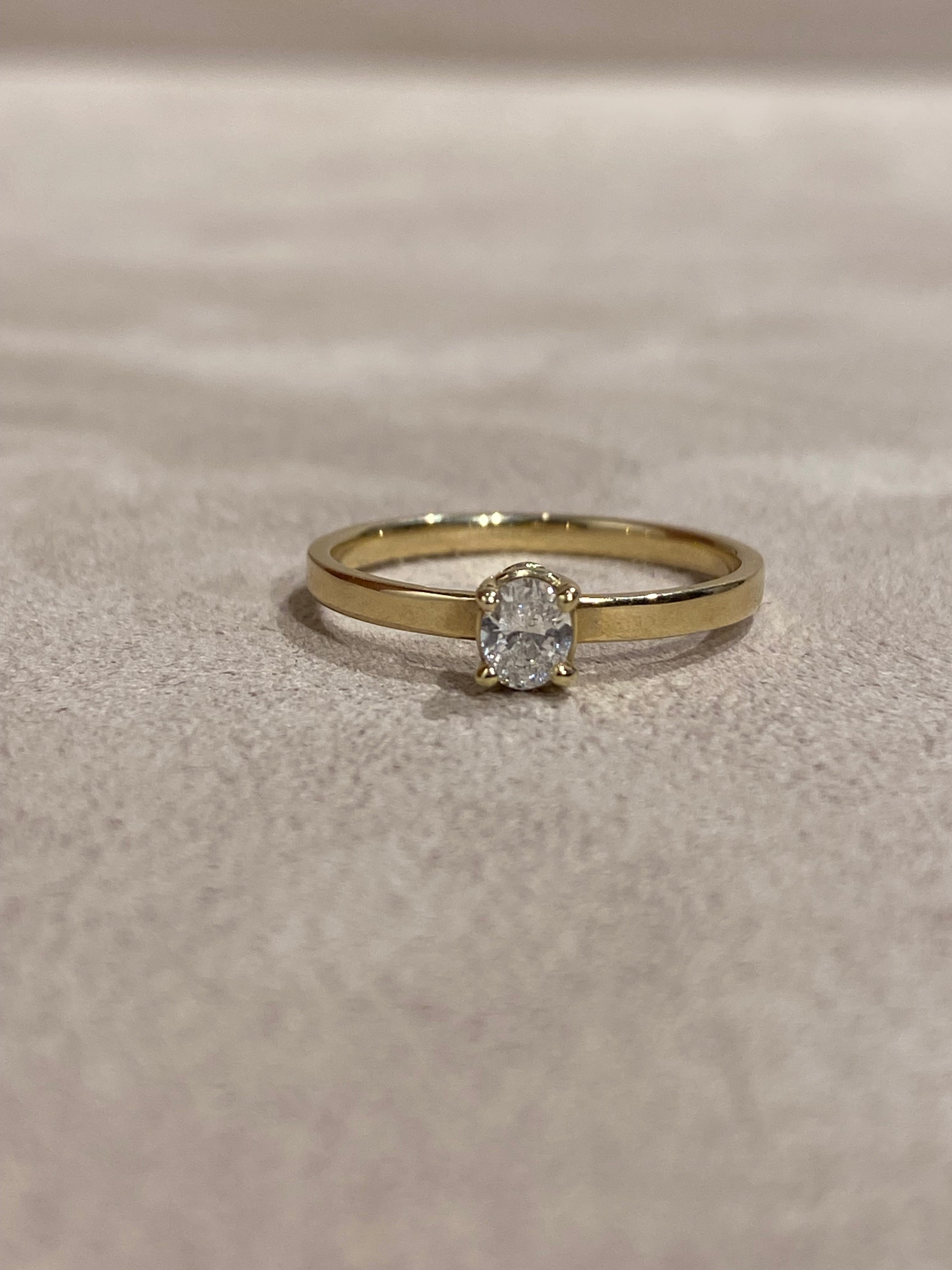 Ovaal Witte Diamant Solitair