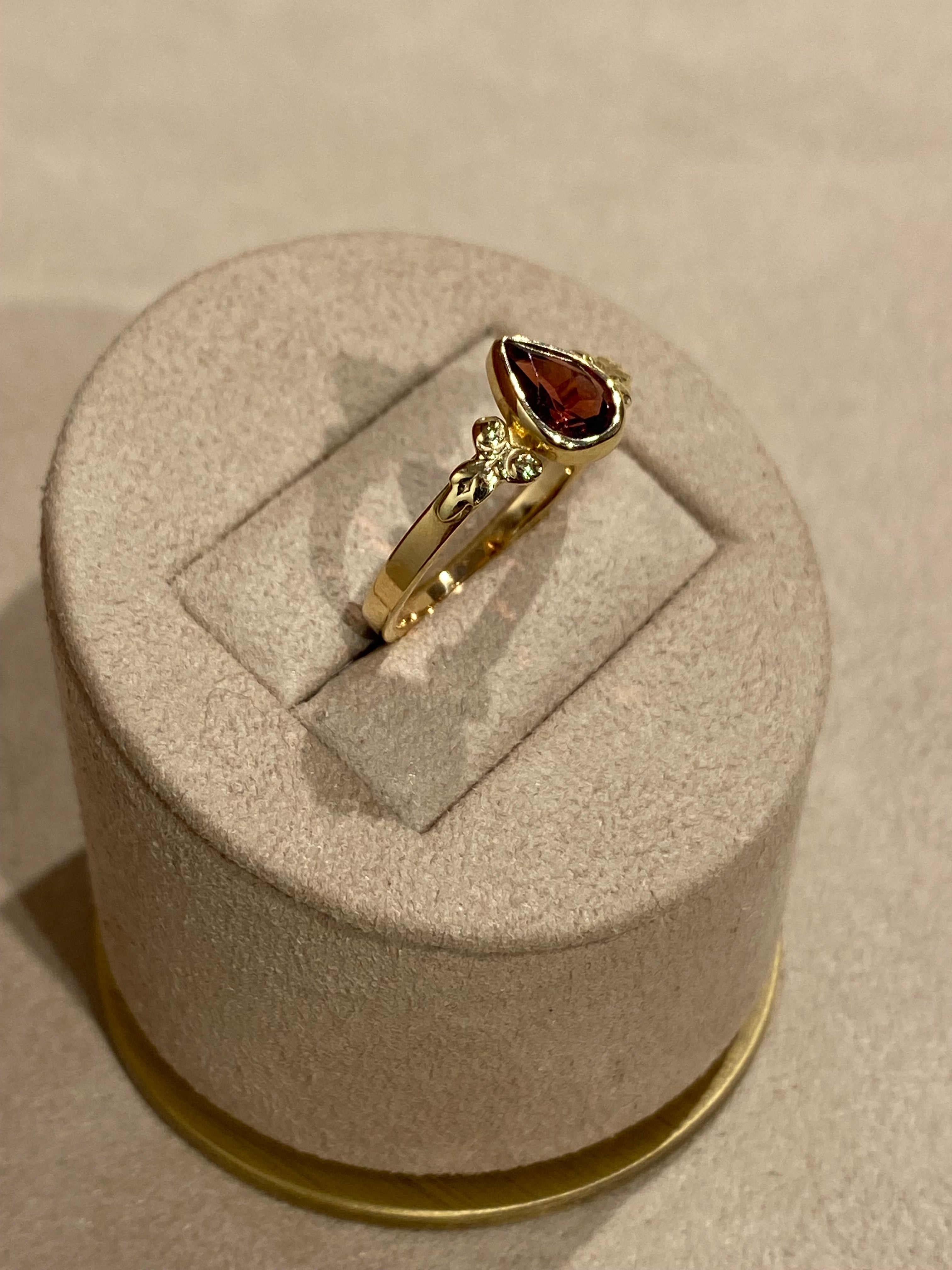 Druppel Roos Granaat Ring