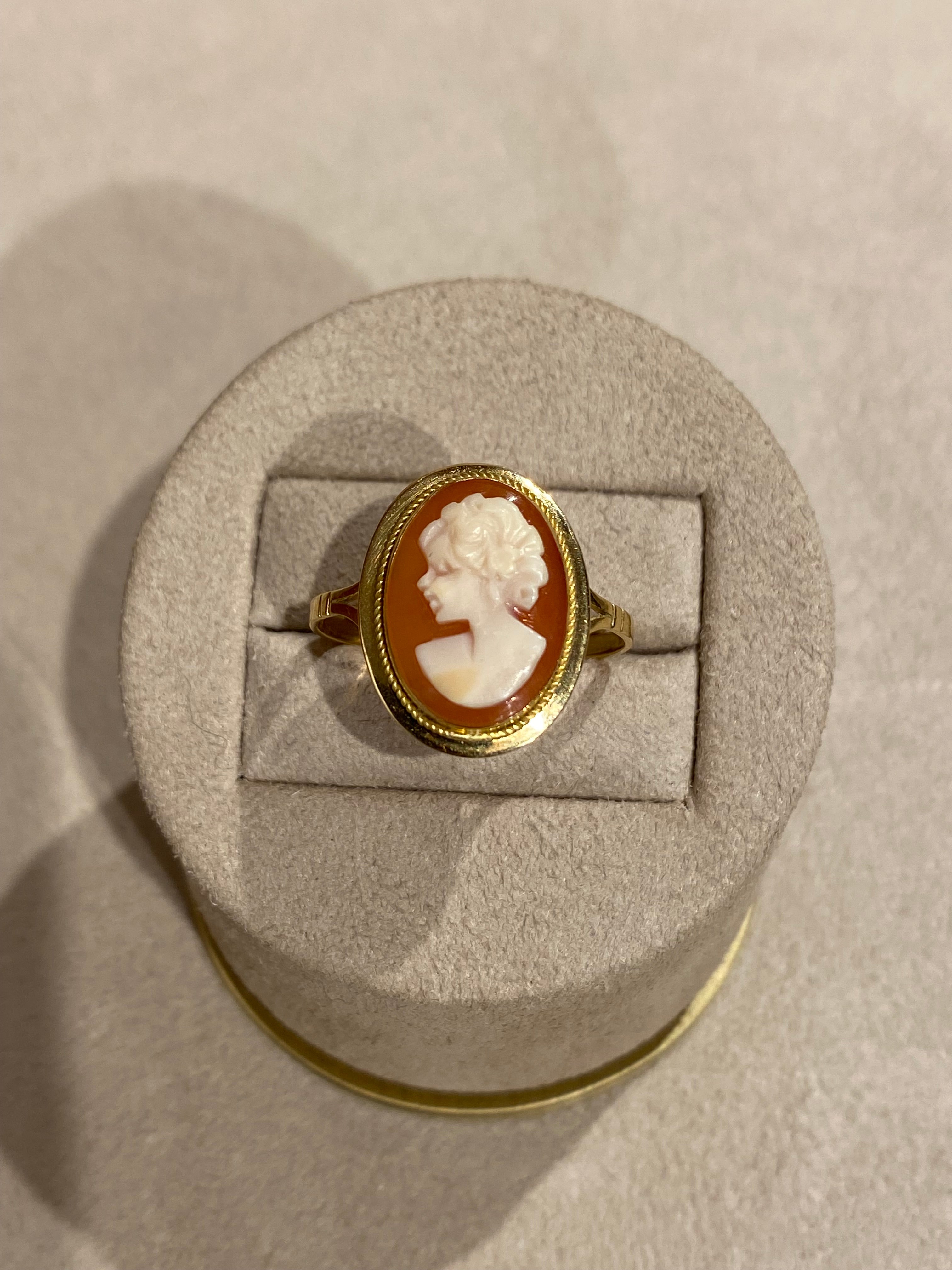 Camee Ring