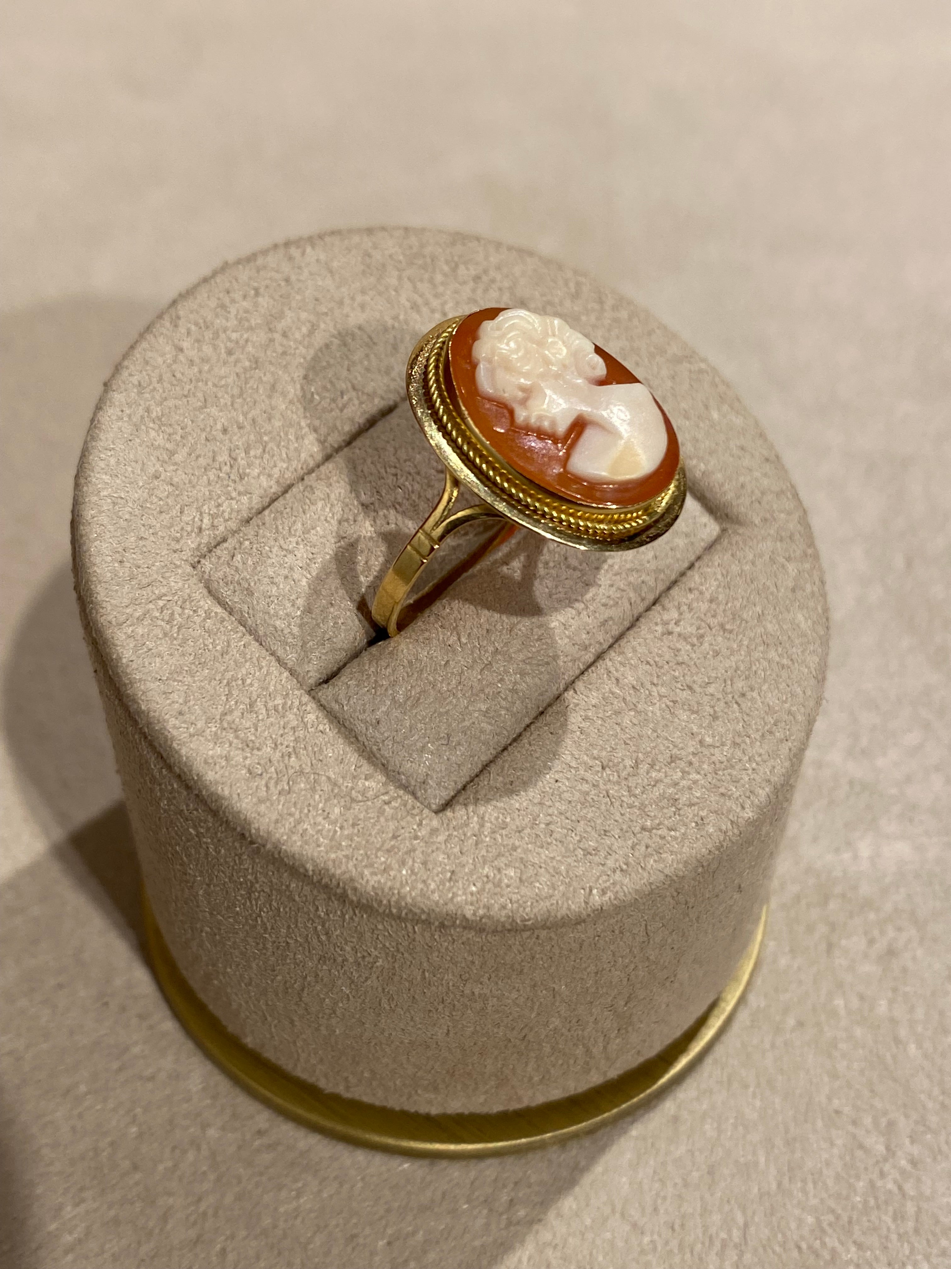 Camee Ring