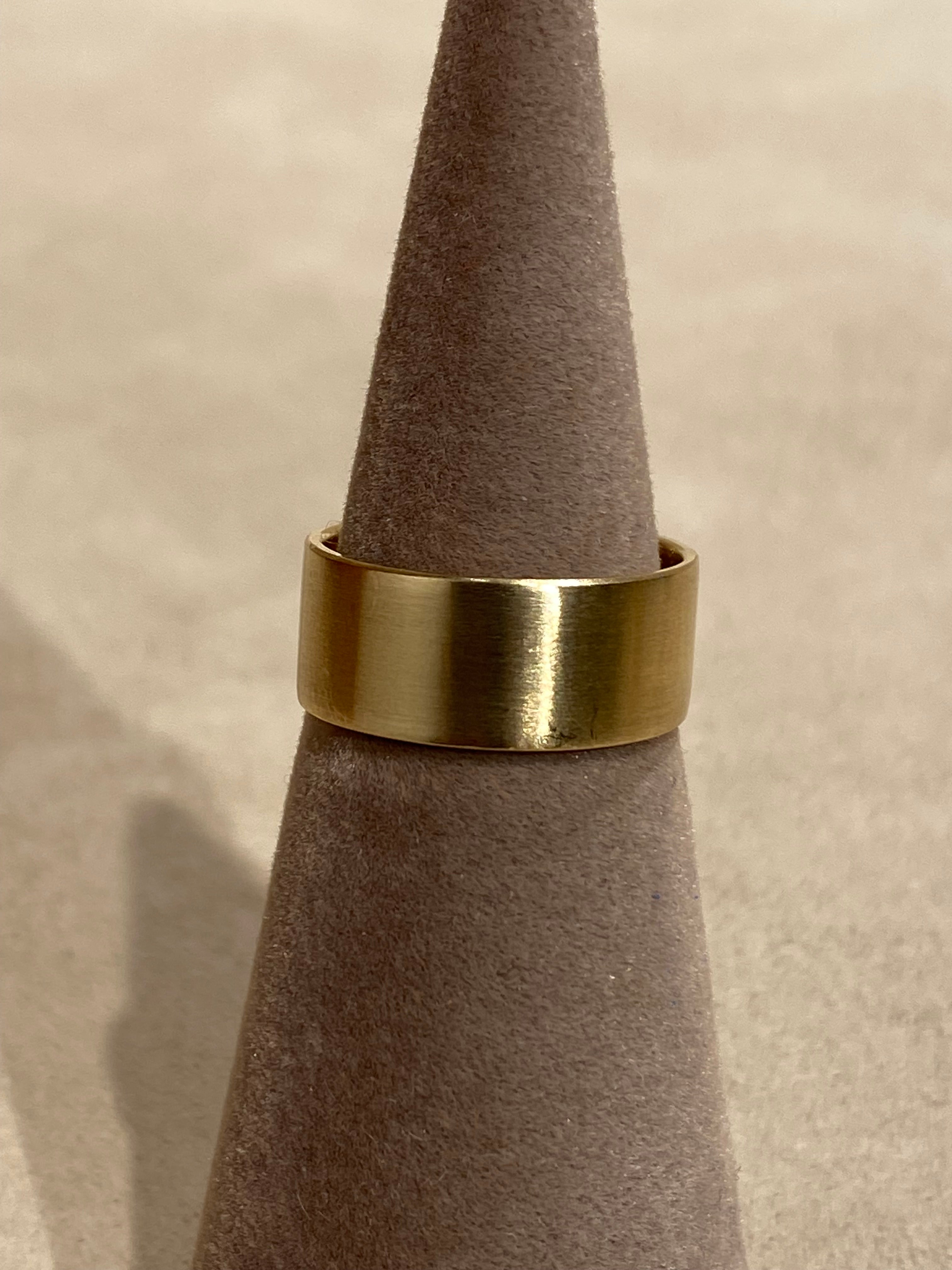 Brede Matte Ring