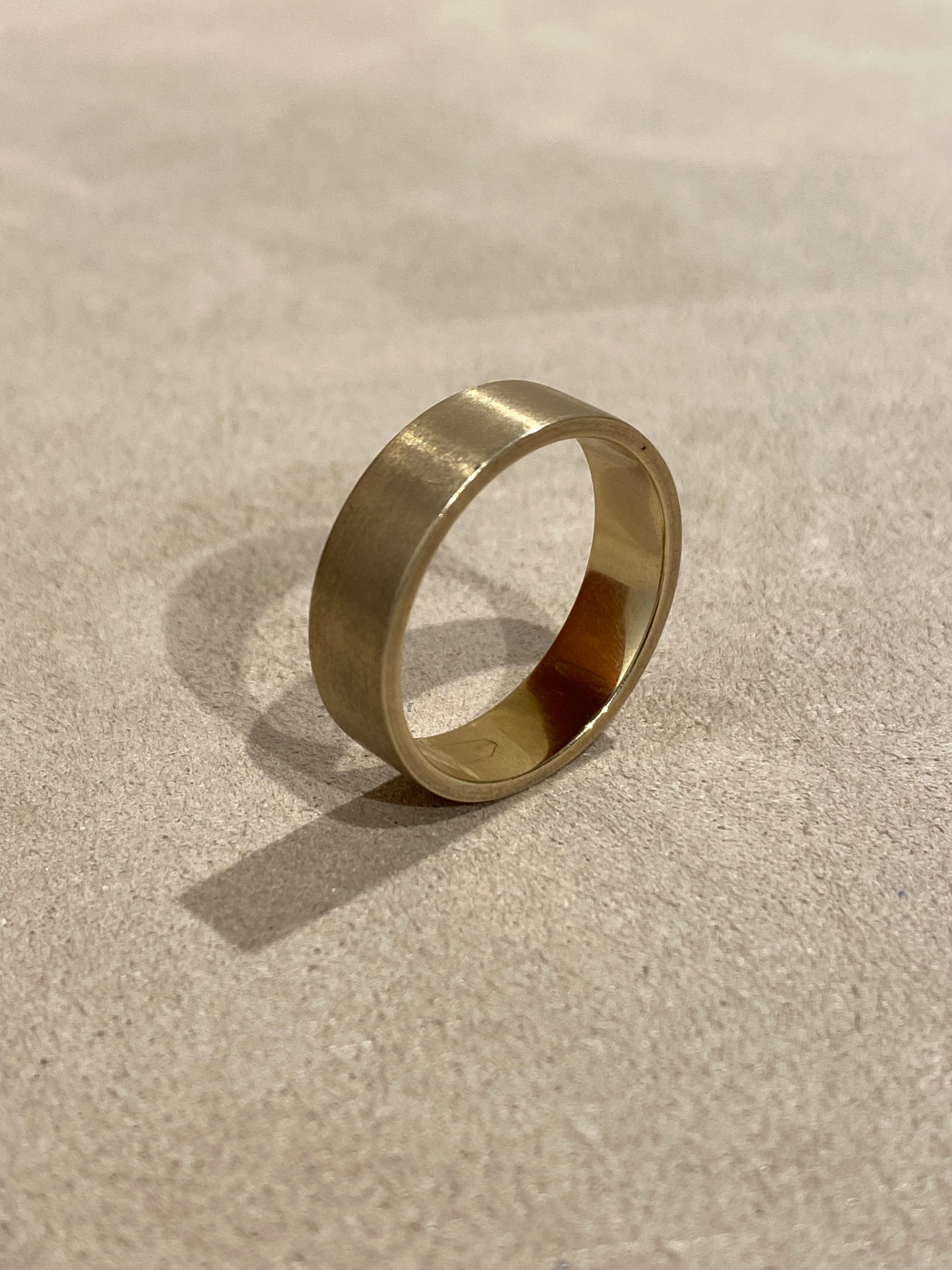 Strakke Matte Ring