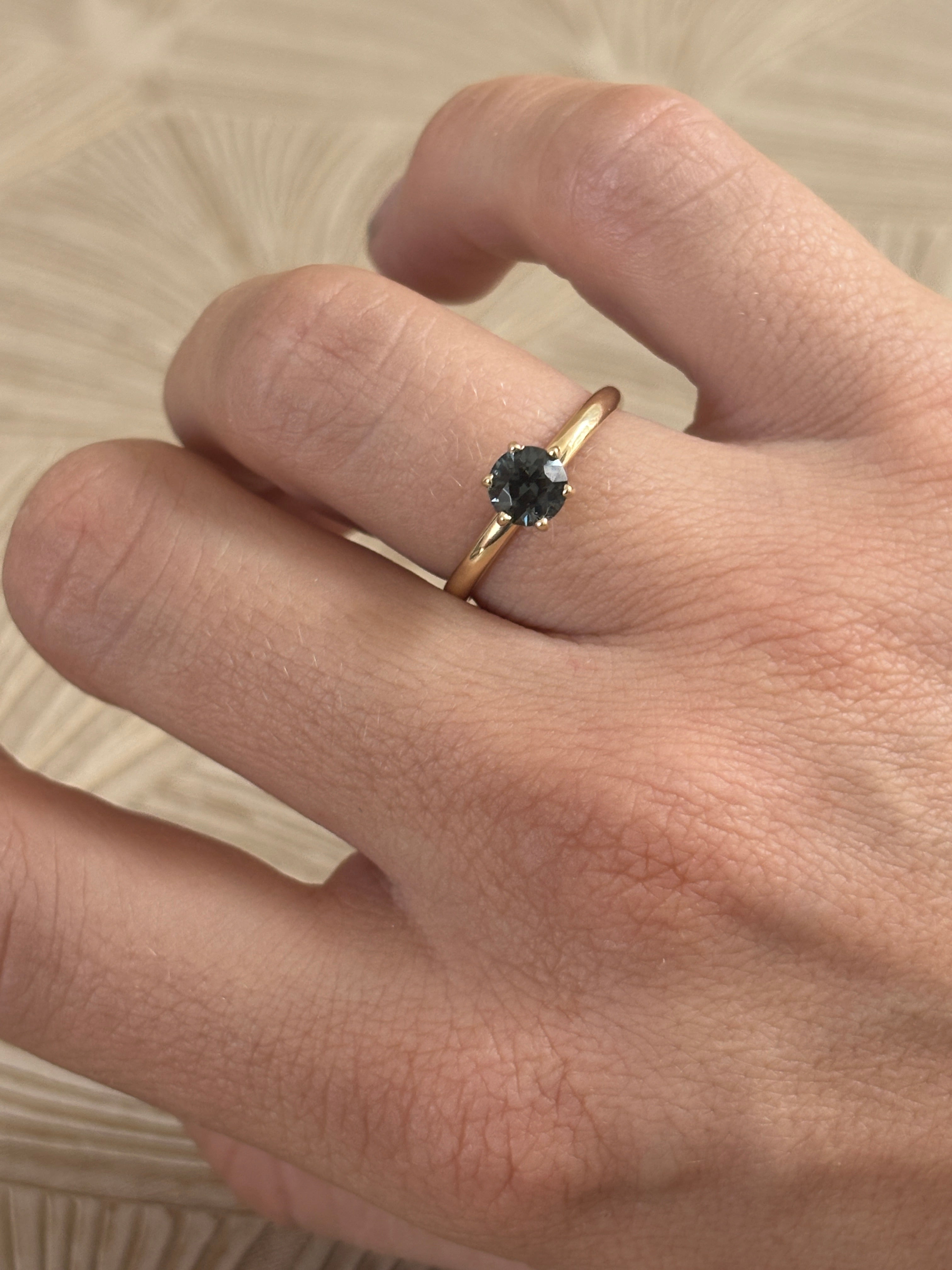 Solitiar Spinel Ring
