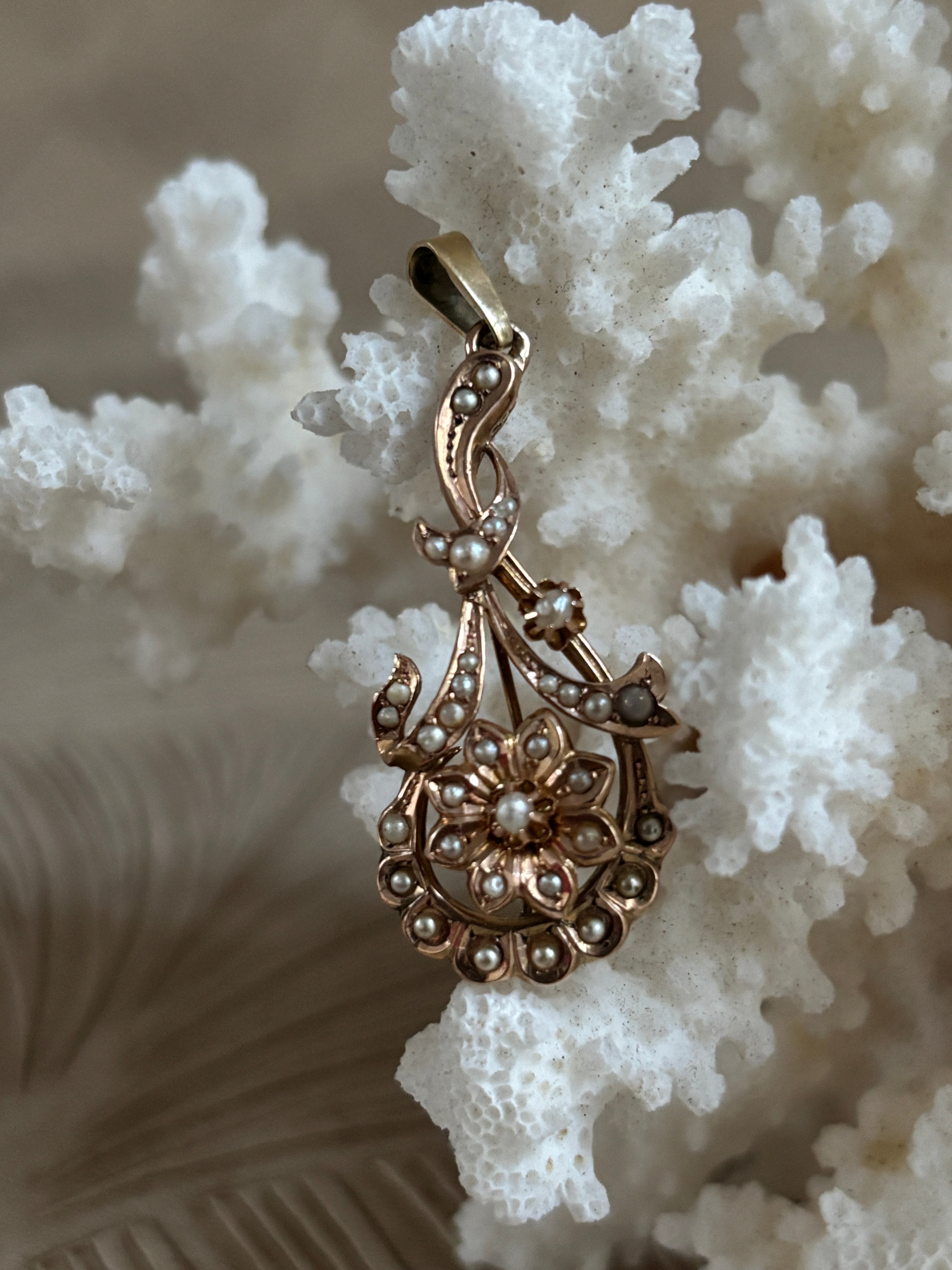 Vintage Parel Hanger