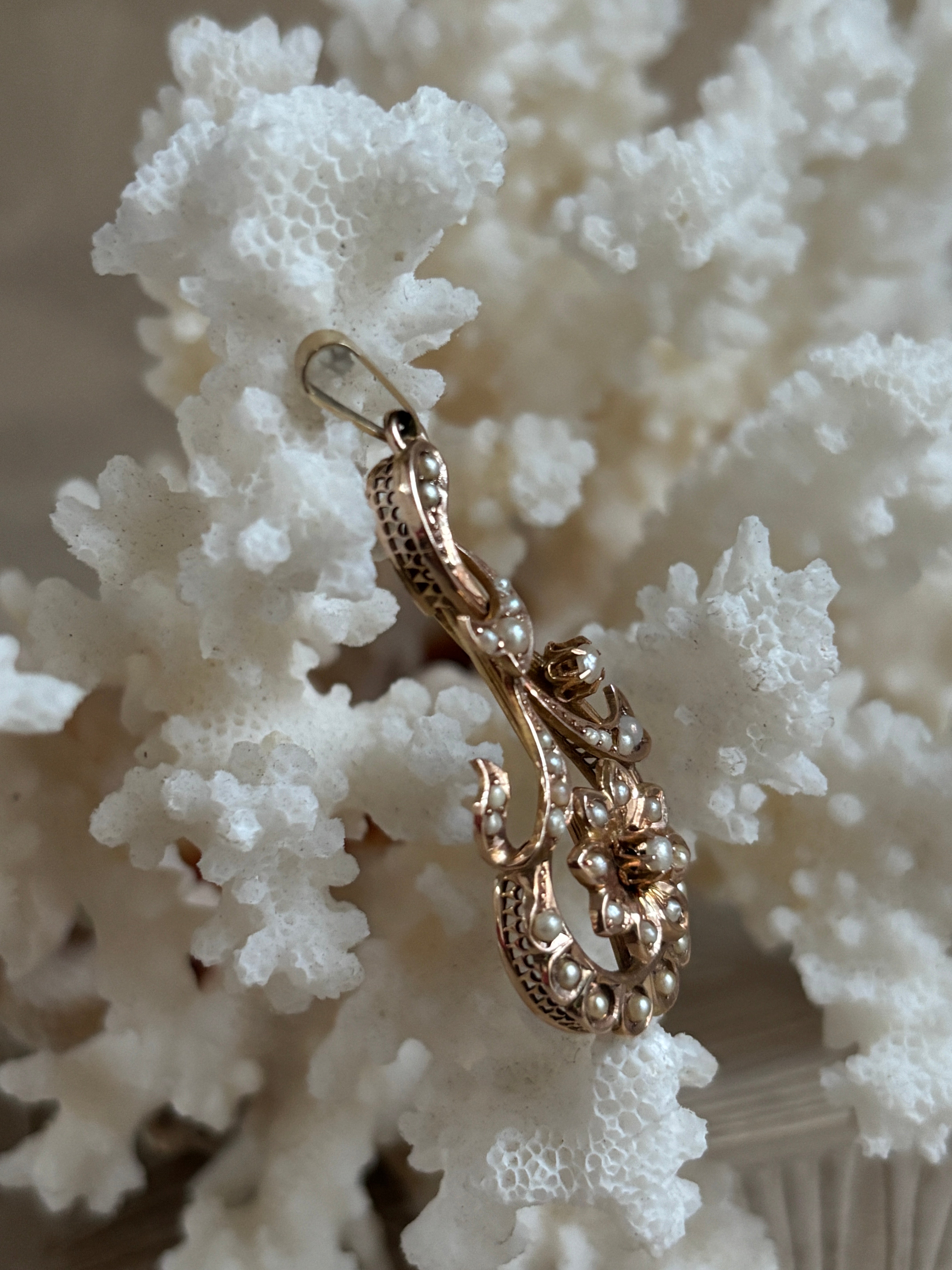 Vintage Parel Hanger