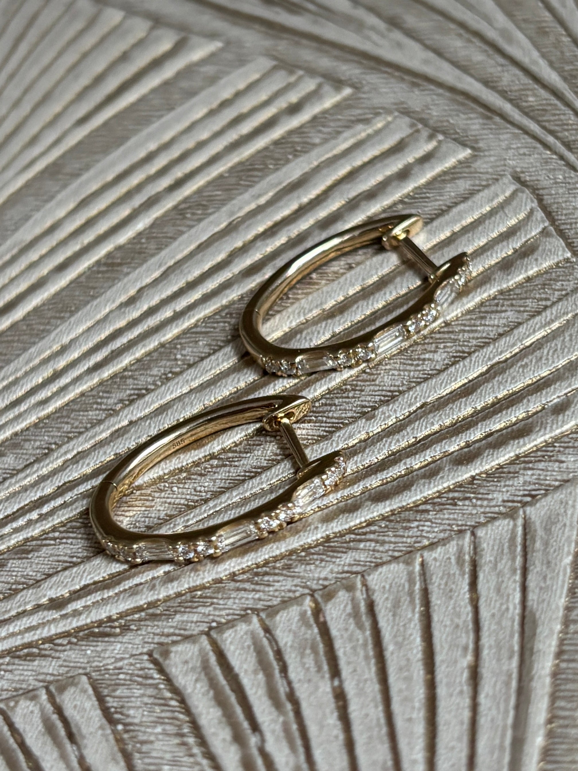 Klap Oorringen met Diamant