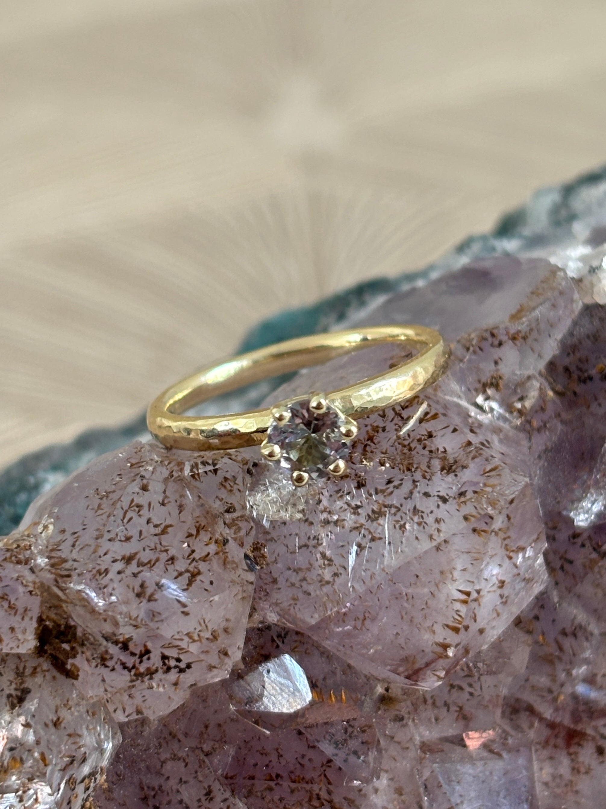 Tanzaniet Hamerslag Ring