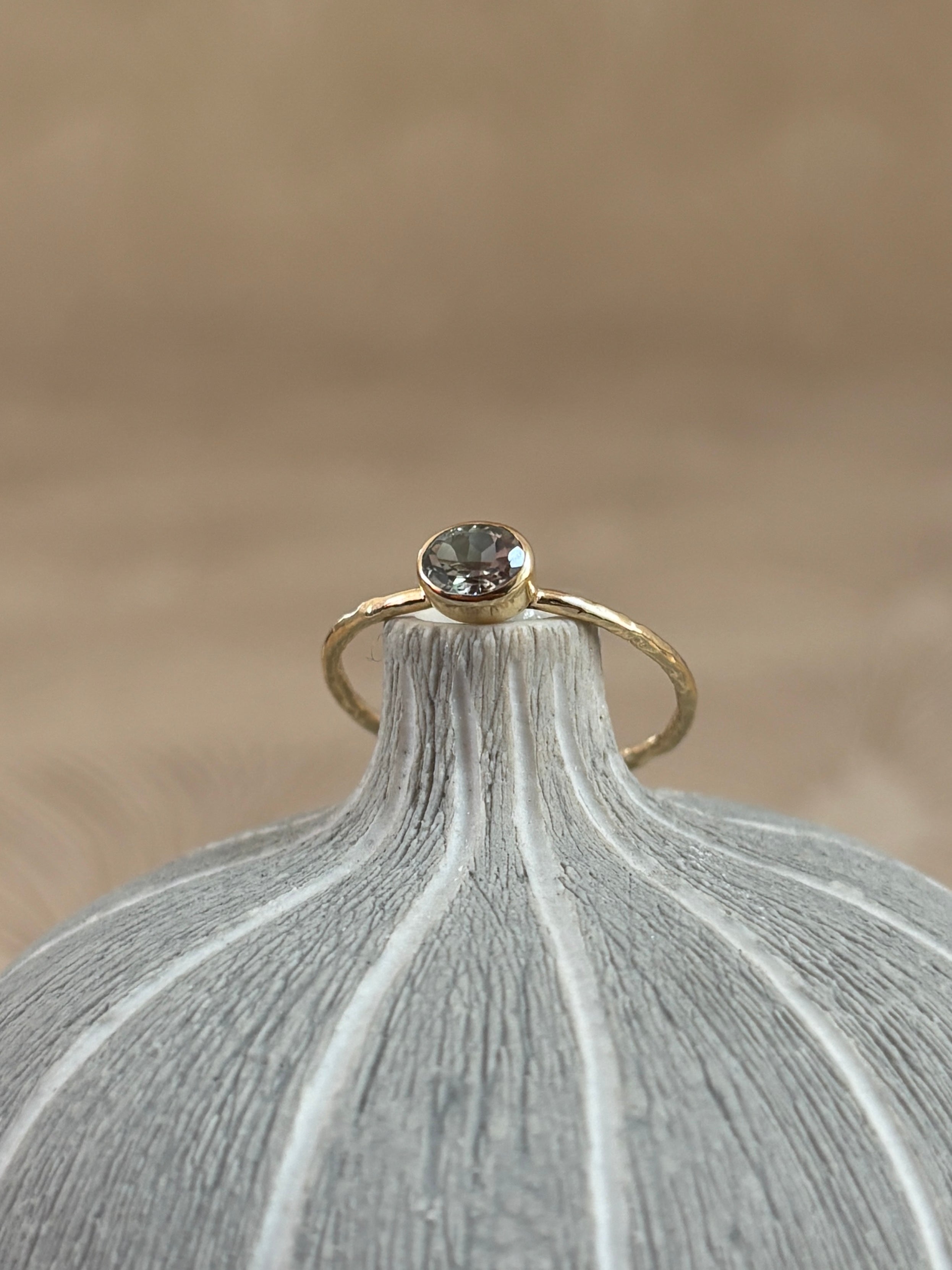 Blauw Grijze Toermalijn Hamerslag Ring