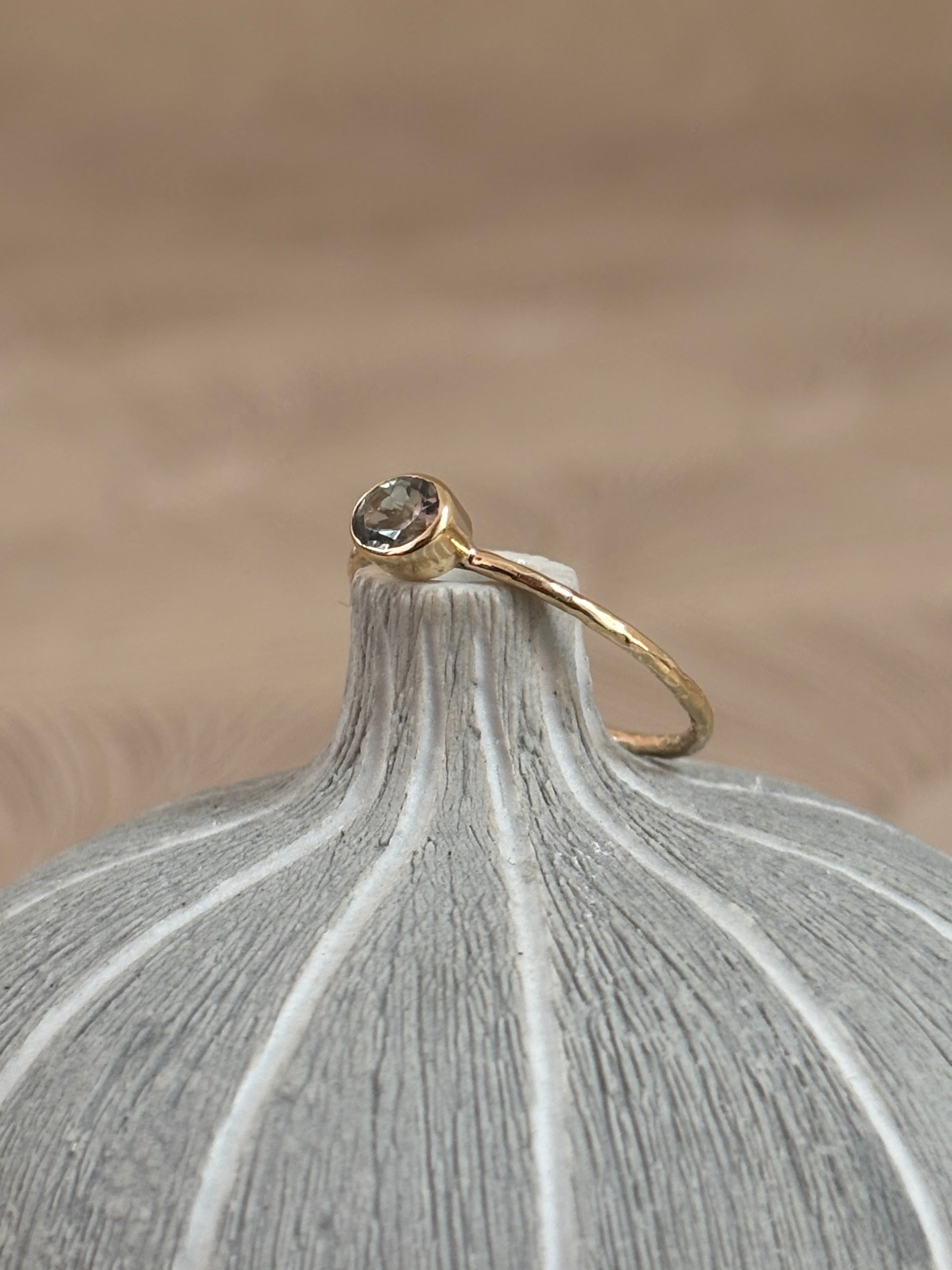 Blauw Grijze Toermalijn Hamerslag Ring