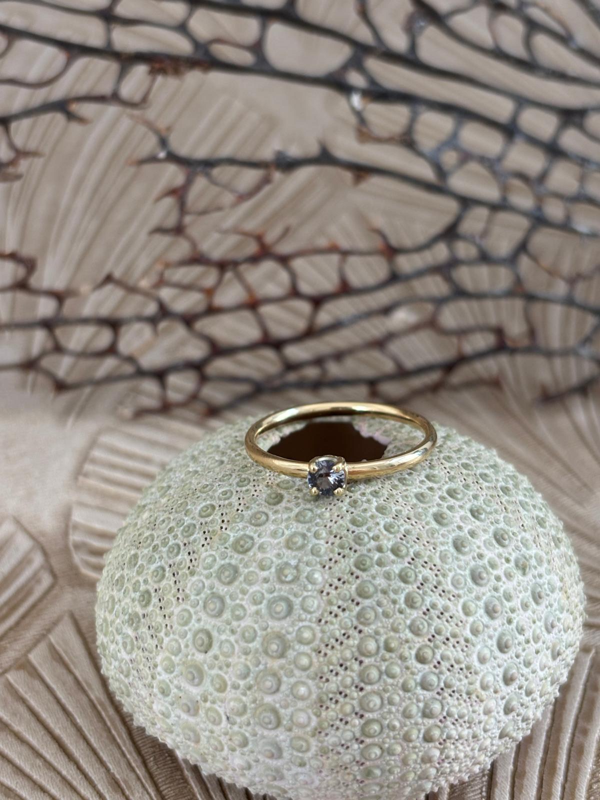 Solitair Ring Grijze Spinel