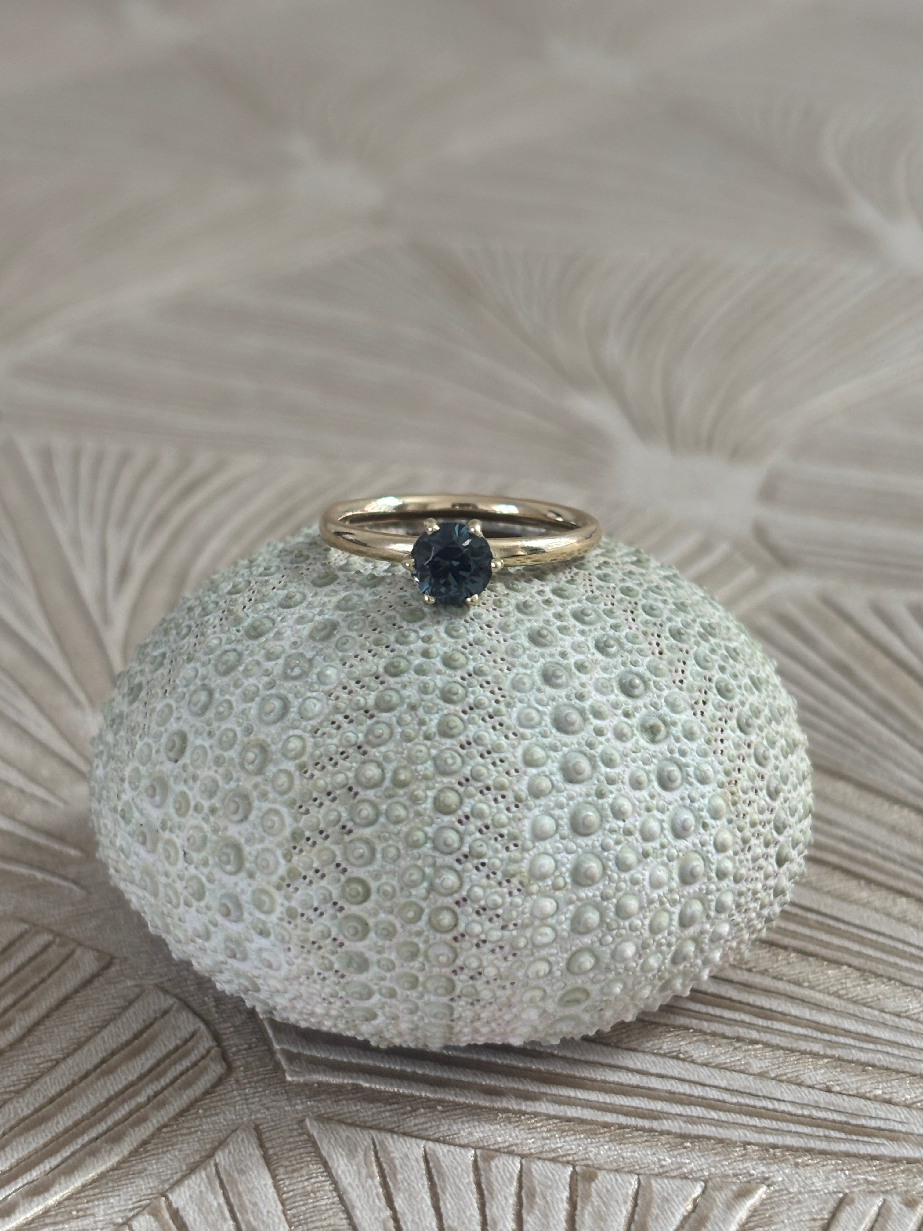 Solitiar Spinel Ring