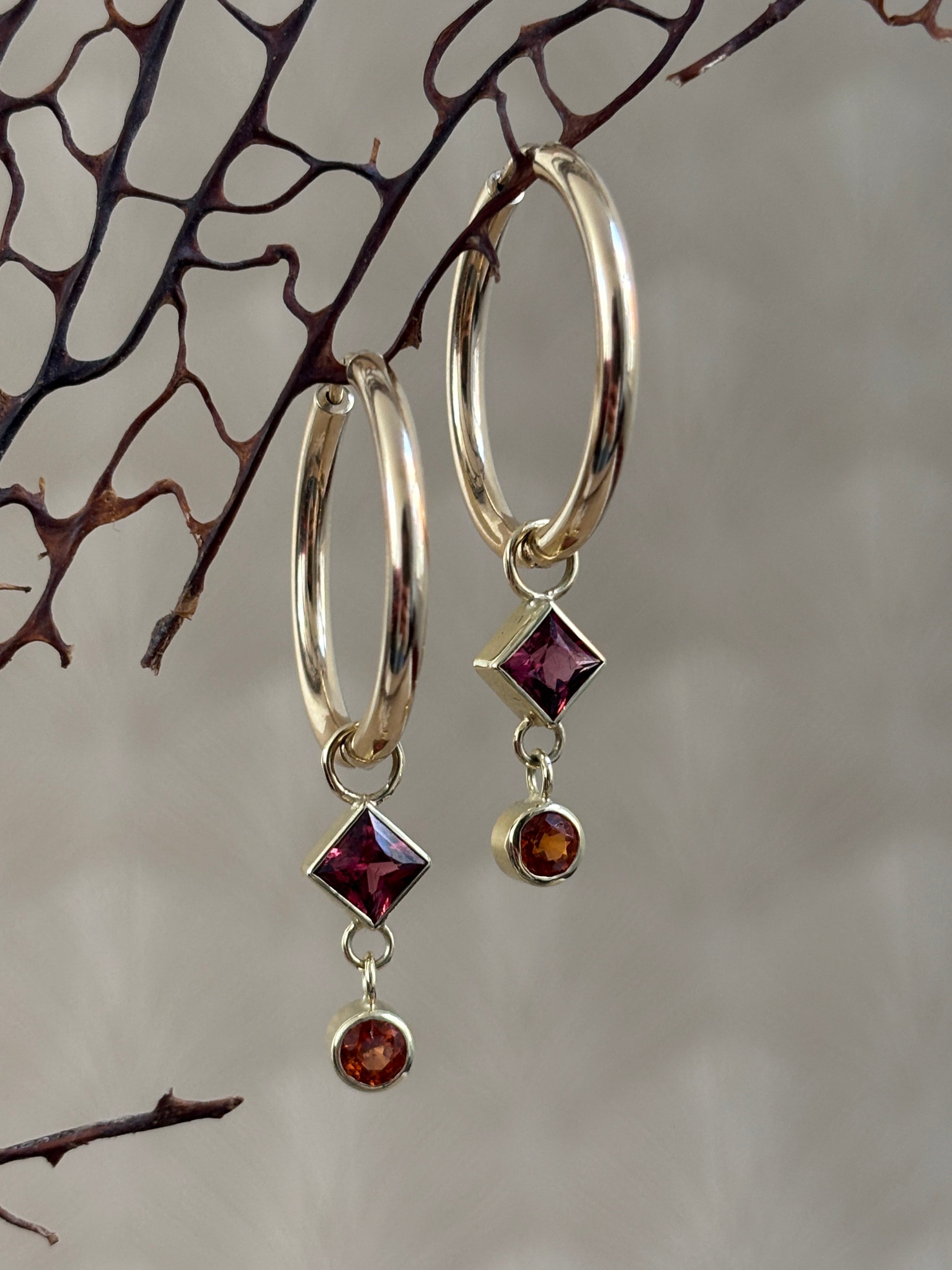 Oorringen M met Rhodoliet & Spessartien
