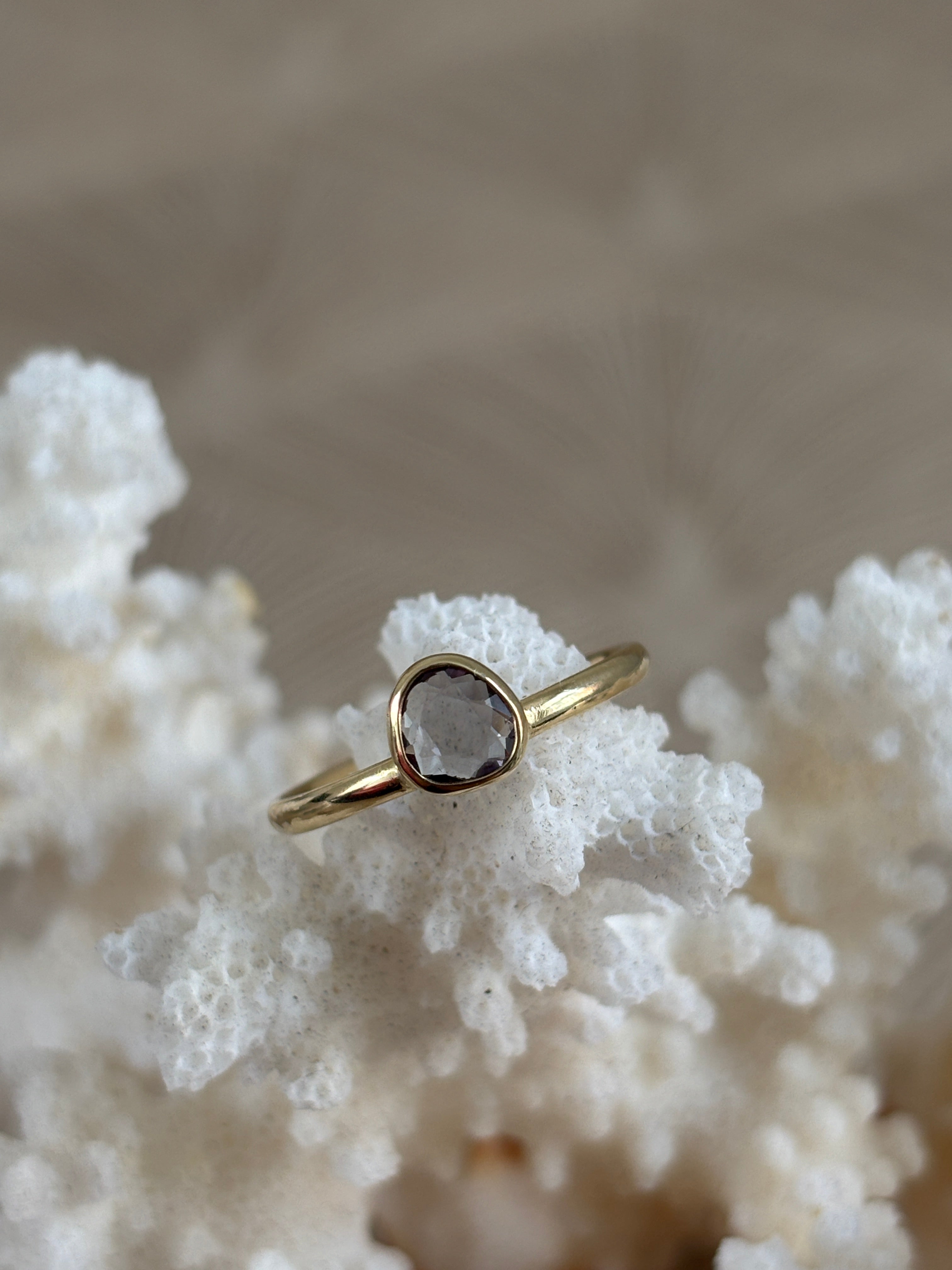 Granaat Tiny Ring