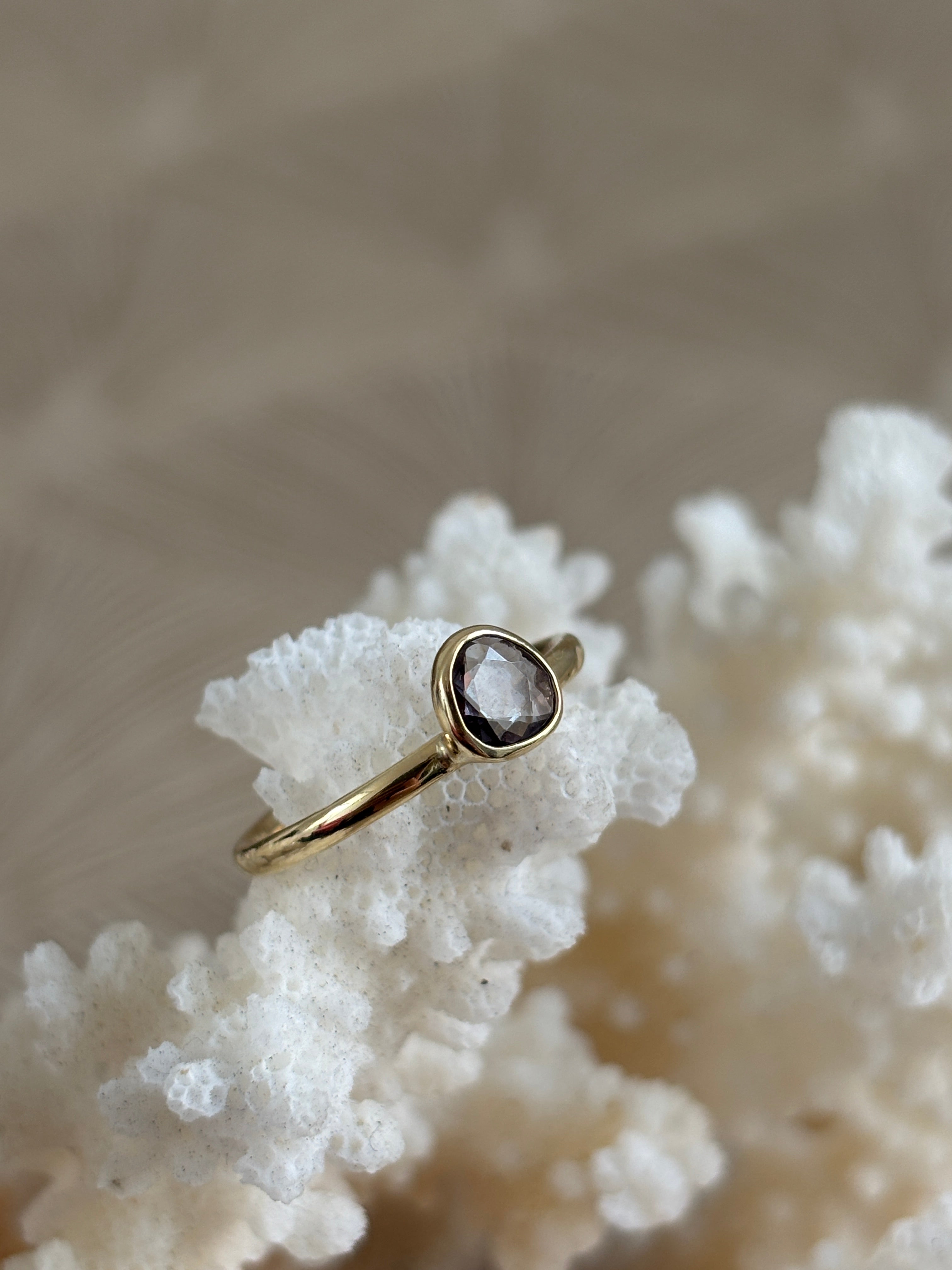 Granaat Tiny Ring