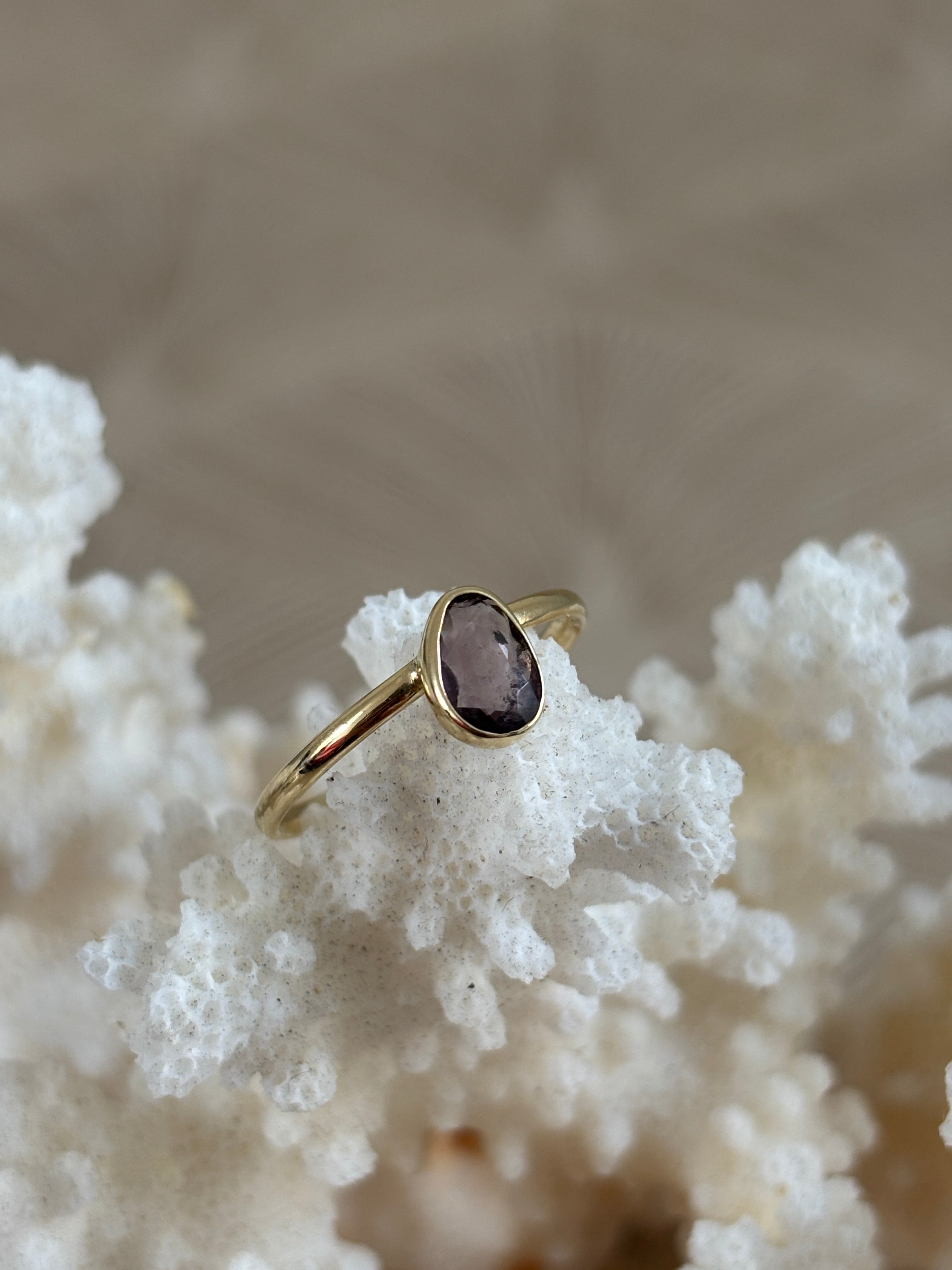 Tiny Spinel Ring Druppel