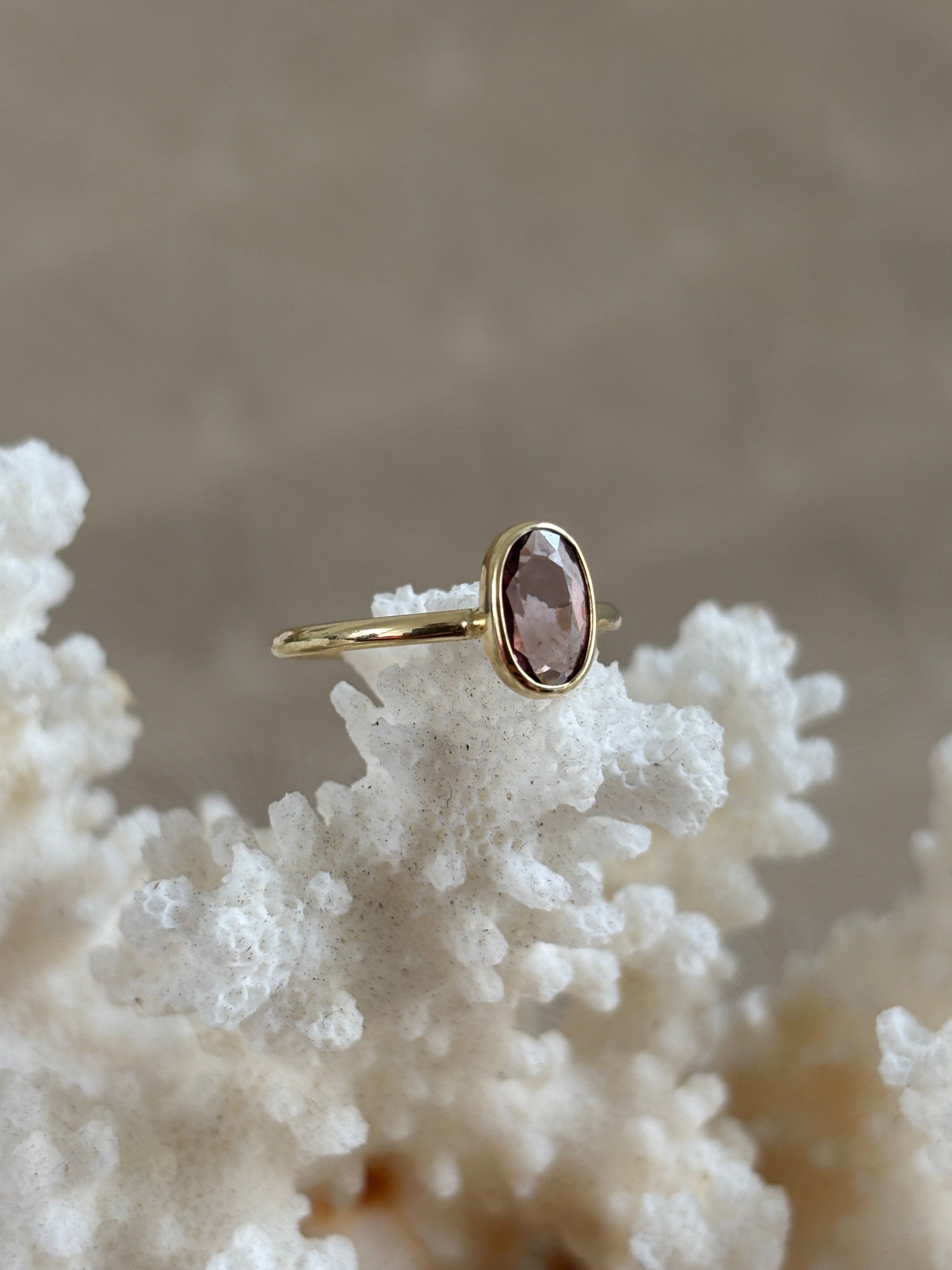 Tiny Spinel Ring Ovaal
