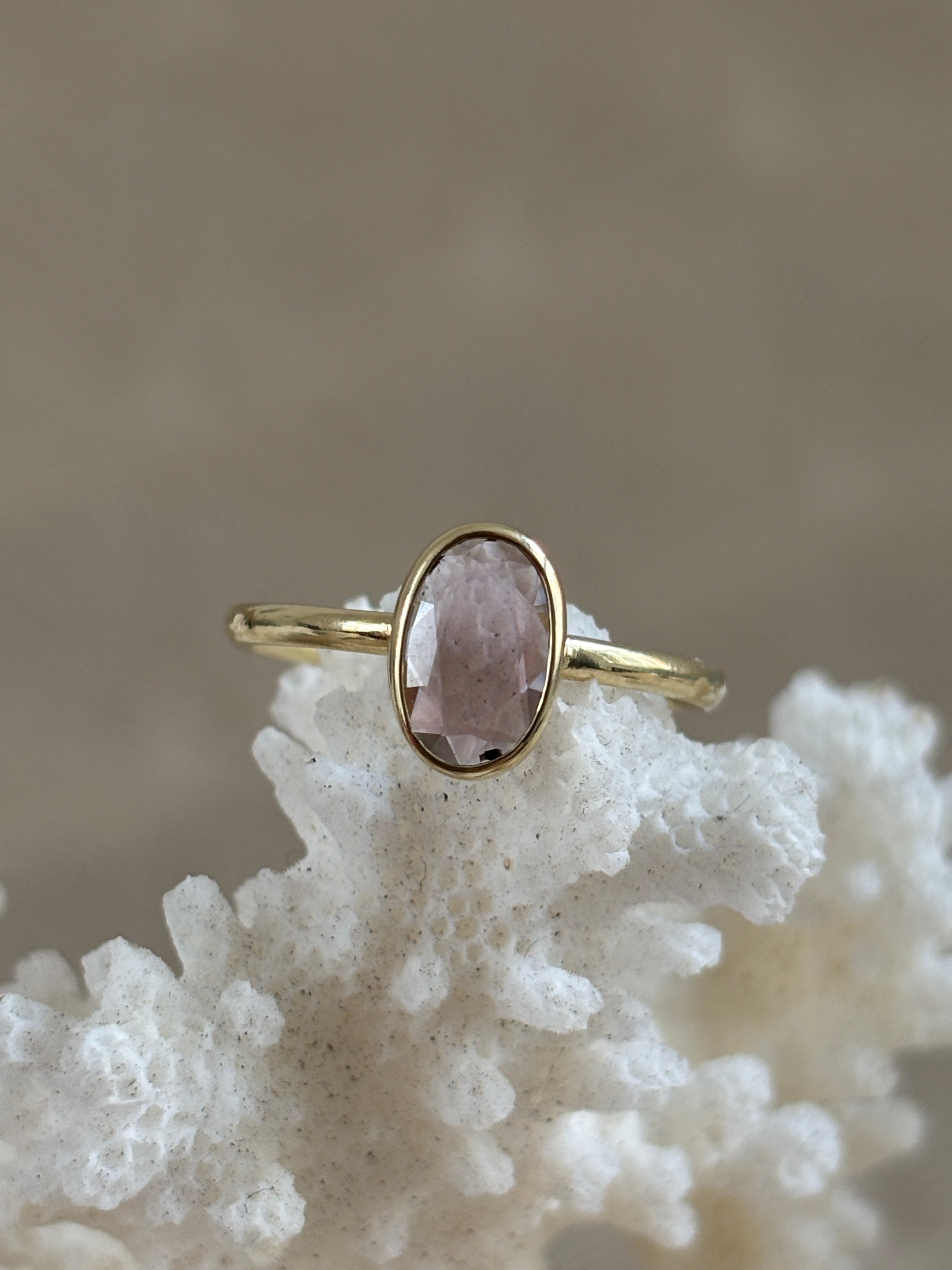 Tiny Spinel Ring Ovaal